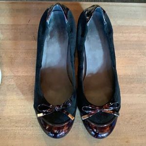 Stuart Weitzman size 8.5 bow flats